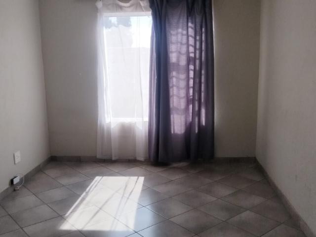 3 Bedroom Townhouse For Sale in Alliance