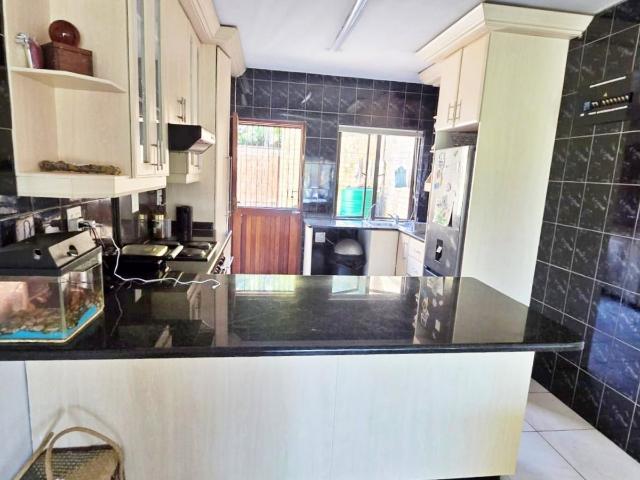 3 Bedroom Townhouse For Sale in Amanzimtoti