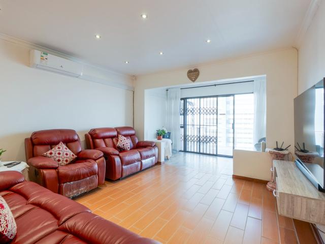 3 Bedroom Townhouse For Sale in Amanzimtoti