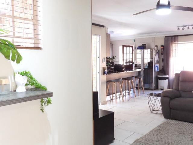 3 Bedroom Townhouse For Sale in Amberfield Heights