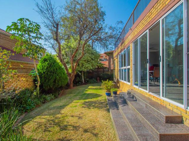 3 Bedroom Townhouse For Sale in Amorosa