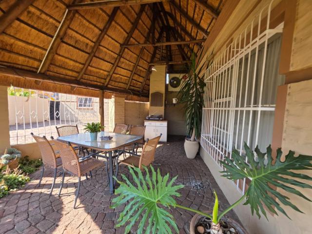 3 Bedroom Townhouse For Sale in Arcon Park