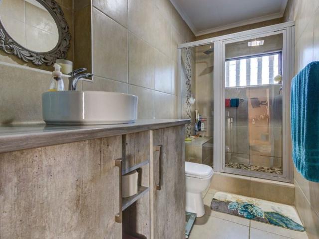 3 Bedroom Townhouse For Sale in Aston Manor