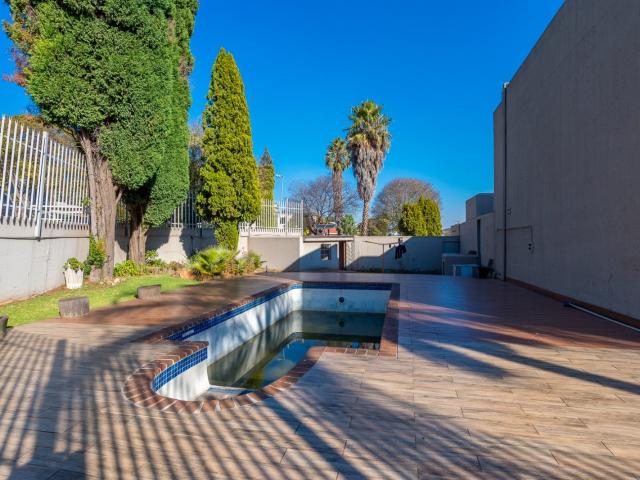 3 Bedroom Townhouse For Sale in Bassonia