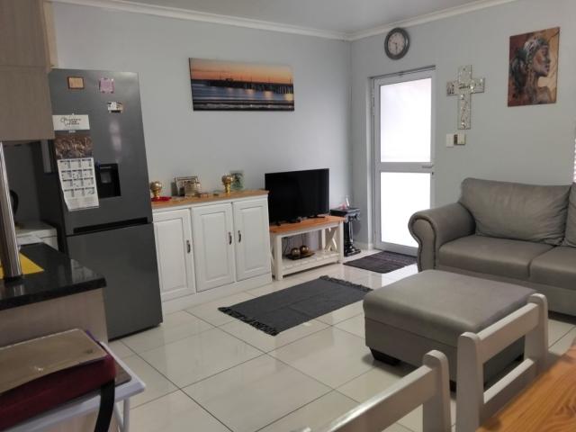 3 Bedroom Townhouse For Sale in Bardale Village