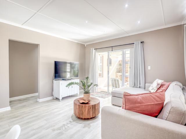 3 Bedroom Townhouse For Sale in Beacon Bay