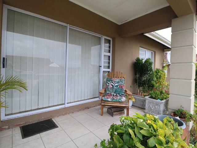 3 Bedroom Townhouse For Sale in Beacon Bay