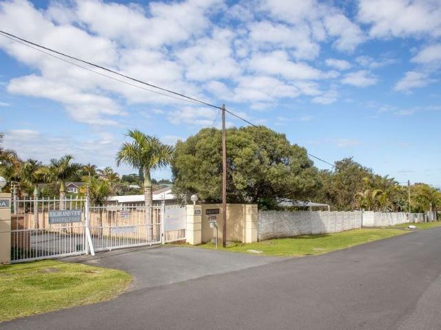 3 Bedroom Townhouse For Sale in Beacon Bay