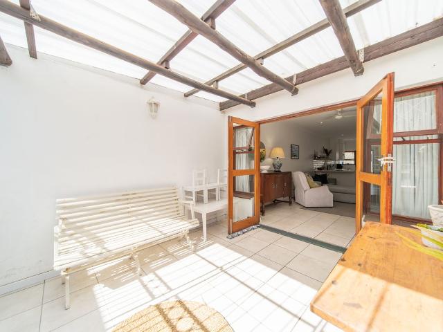 3 Bedroom Townhouse For Sale in Beacon Bay