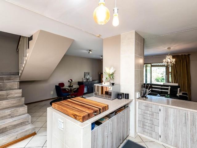 3 Bedroom Townhouse For Sale in Beacon Bay