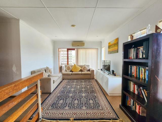 3 Bedroom Townhouse For Sale in Beacon Bay