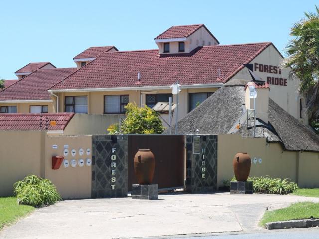 3 Bedroom Townhouse For Sale in Beacon Bay
