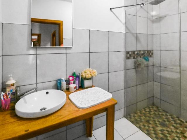 3 Bedroom Townhouse For Sale in Beacon Bay