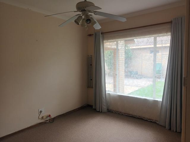 3 Bedroom Townhouse For Sale in Bela