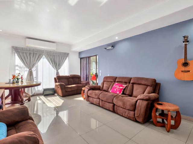 3 Bedroom Townhouse For Sale in Benmore Gardens