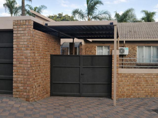 3 Bedroom Townhouse For Sale in Bendor
