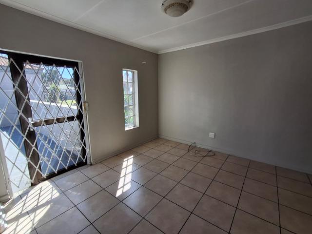3 Bedroom Townhouse For Sale in Bergsig
