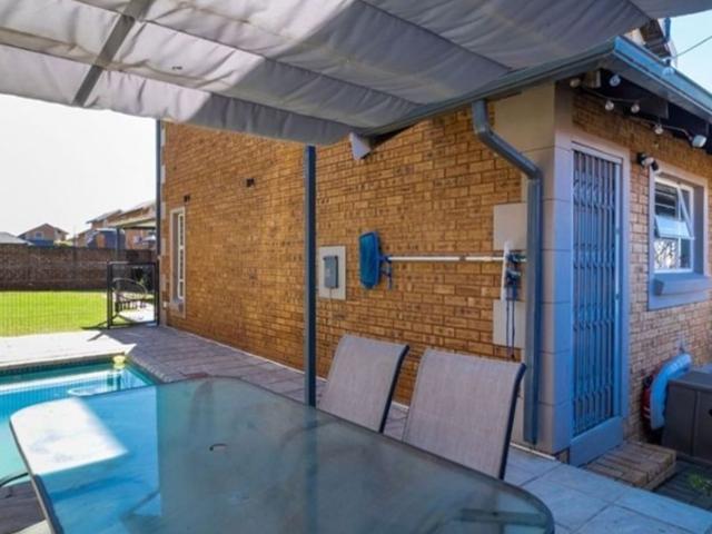 3 Bedroom Townhouse For Sale in Birchleigh