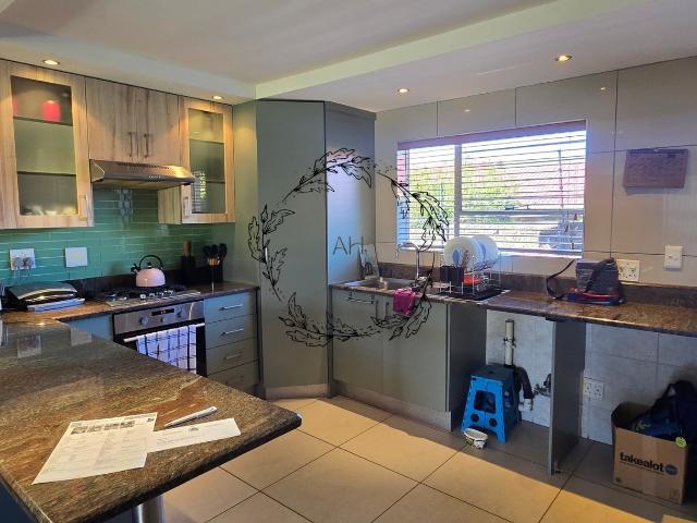 3 Bedroom Townhouse For Sale in Birchleigh