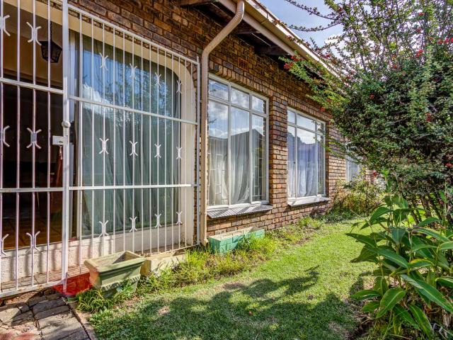 3 Bedroom Townhouse For Sale in Birchleigh