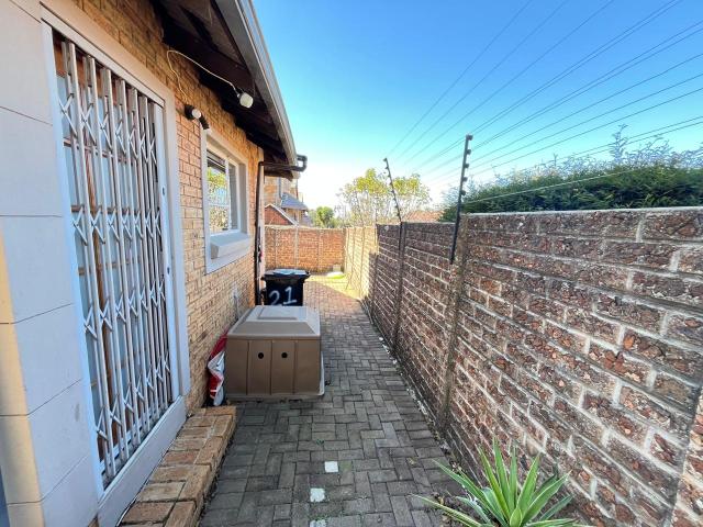 3 Bedroom Townhouse For Sale in Birchleigh