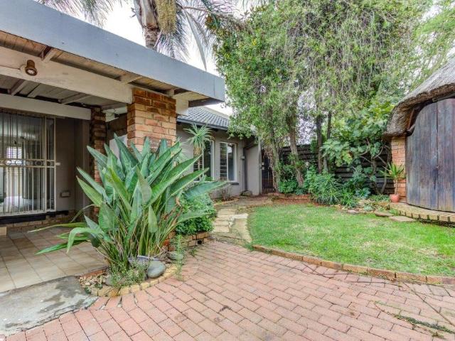 3 Bedroom Townhouse For Sale in Birchleigh