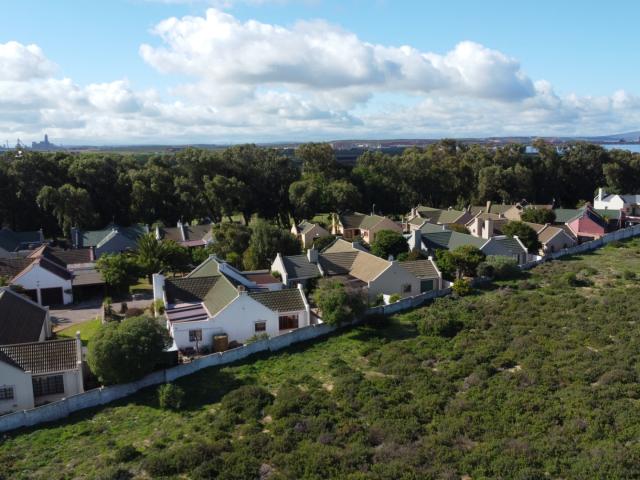 3 Bedroom Townhouse For Sale in Bluewater Bay