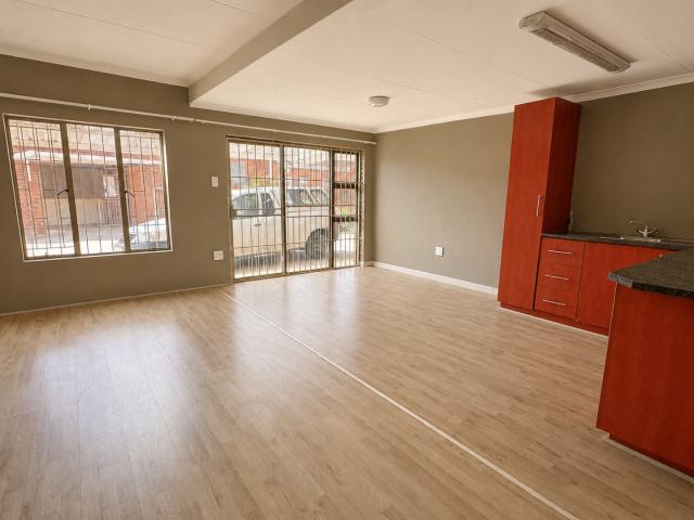 3 Bedroom Townhouse For Sale in Bonaero Park