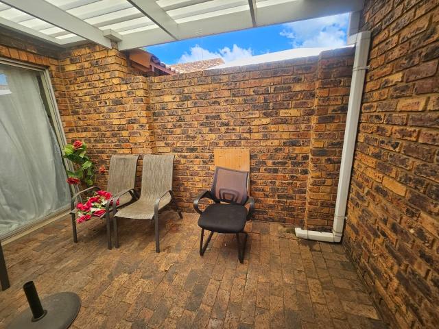 3 Bedroom Townhouse For Sale in Brackendowns