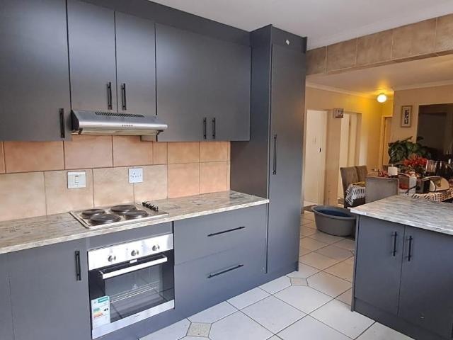 3 Bedroom Townhouse For Sale in Brackendowns