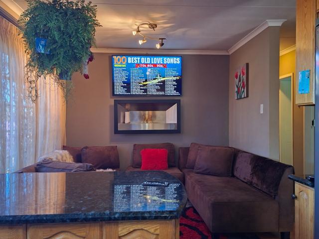 3 Bedroom Townhouse For Sale in Brackendowns