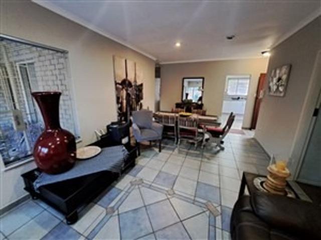 3 Bedroom Townhouse For Sale in Brackenhurst