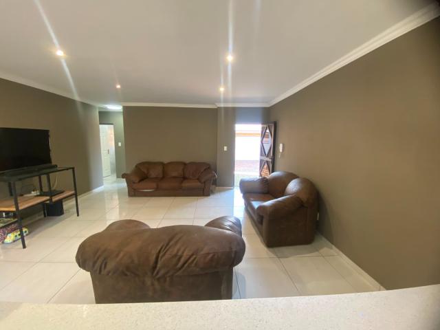 3 Bedroom Townhouse For Sale in Brackenhurst