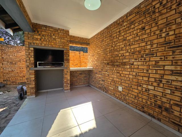 3 Bedroom Townhouse For Sale in Brackenhurst