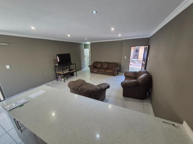 3 Bedroom Townhouse For Sale in Brackenhurst