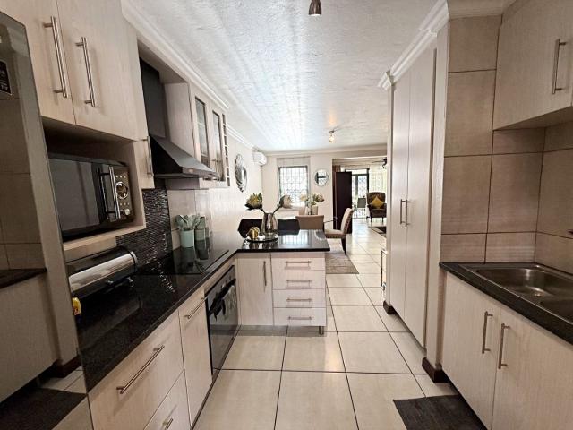 3 Bedroom Townhouse For Sale in Cashan