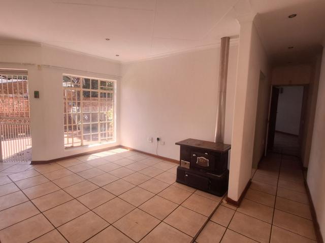 3 Bedroom Townhouse For Sale in Chroompark