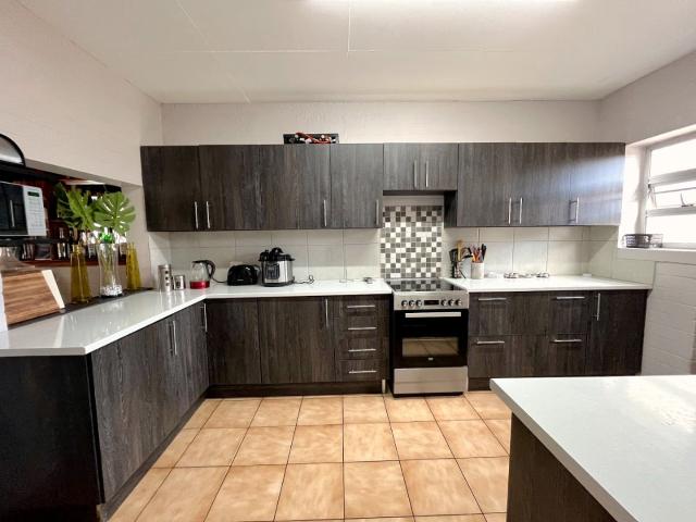 3 Bedroom Townhouse For Sale in Cotswold