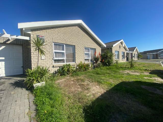 3 Bedroom Townhouse For Sale in De Kuilen