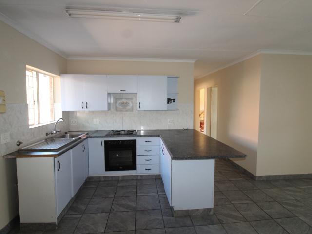 3 Bedroom Townhouse For Sale in Die Hoewes
