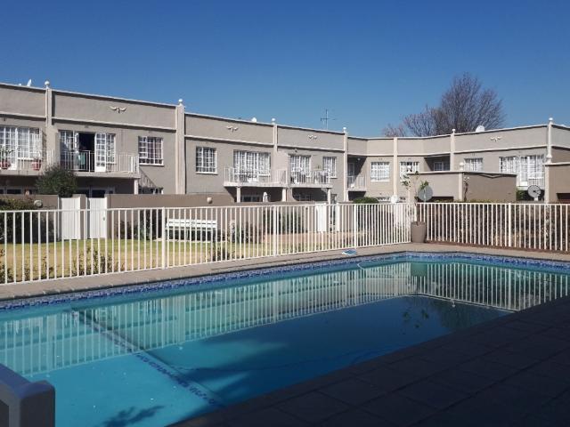 3 Bedroom Townhouse For Sale in Eden Glen