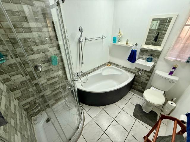 3 Bedroom Townhouse For Sale in Eldoraigne