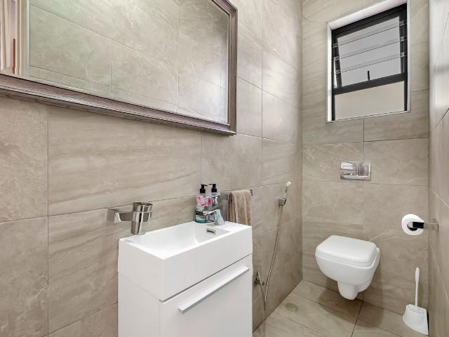3 Bedroom Townhouse For Sale in Emmarentia
