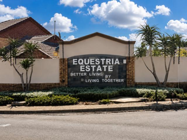 3 Bedroom Townhouse For Sale in Equestria