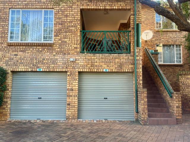 3 Bedroom Townhouse For Sale in Faerie Glen