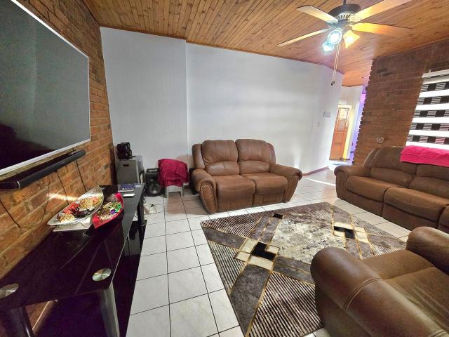 3 Bedroom Townhouse For Sale in Ferndale