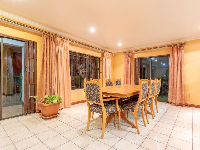 3 Bedroom Townhouse For Sale in Florida Hills