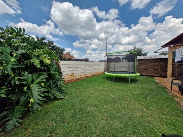 3 Bedroom Townhouse For Sale in Fochville