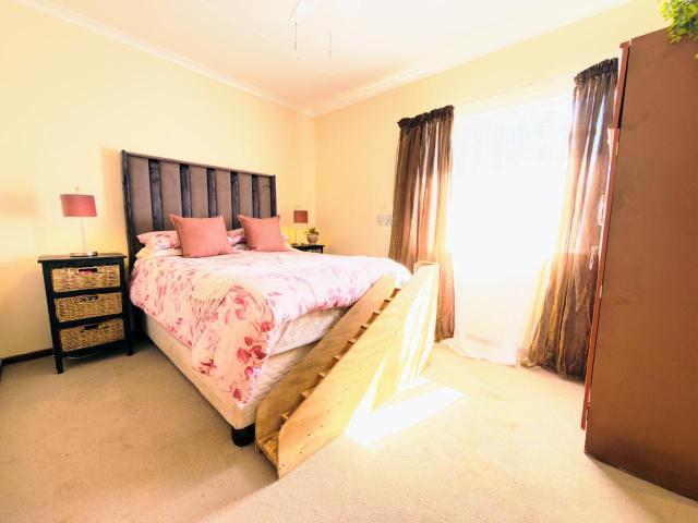 3 Bedroom Townhouse For Sale in Francis Evatt Park
