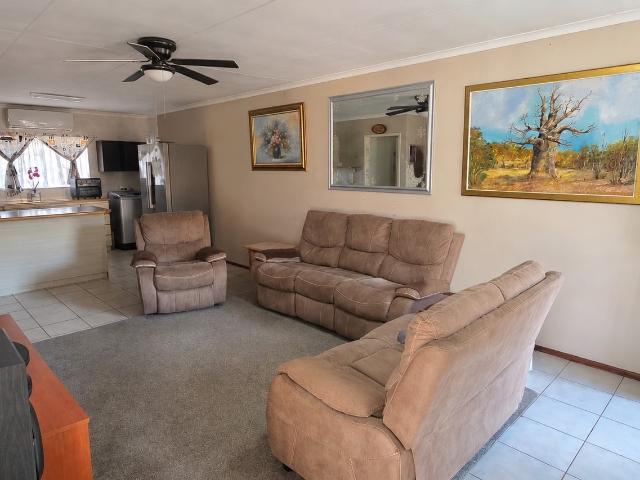 3 Bedroom Townhouse For Sale in Geelhoutpark